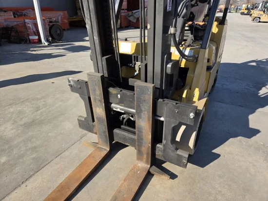 LPG forklift CATERPILLAR