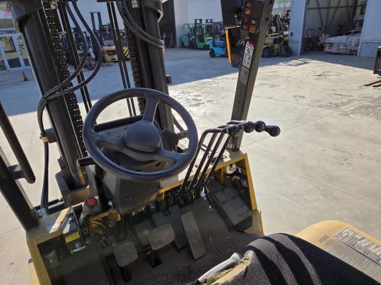LPG forklift CATERPILLAR