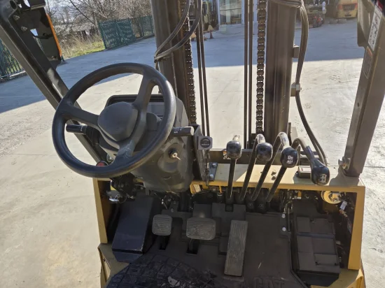 LPG forklift CATERPILLAR