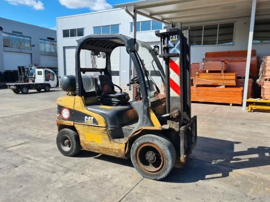 LPG forklift CATERPILLAR