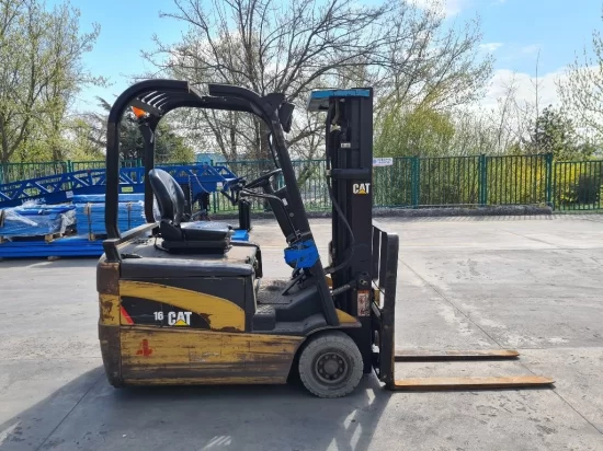 electric forklift CATERPILLAR