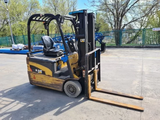 electric forklift CATERPILLAR