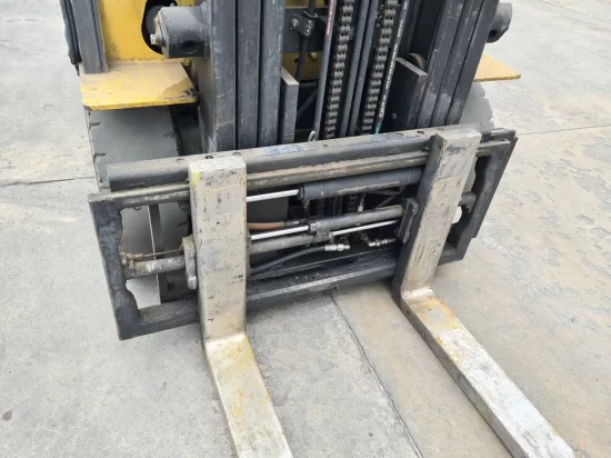 electric forklift CATERPILLAR